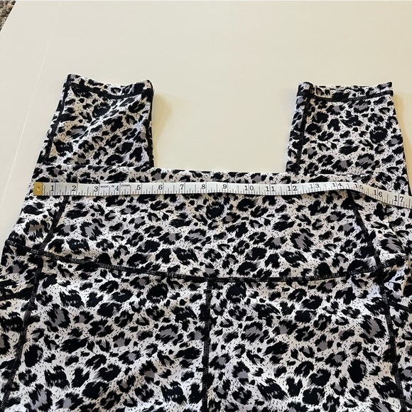 ZYIA Snow Leopard Pocket Brilliant Hi-Rise Activewear Leggings - Picture 9 of 10